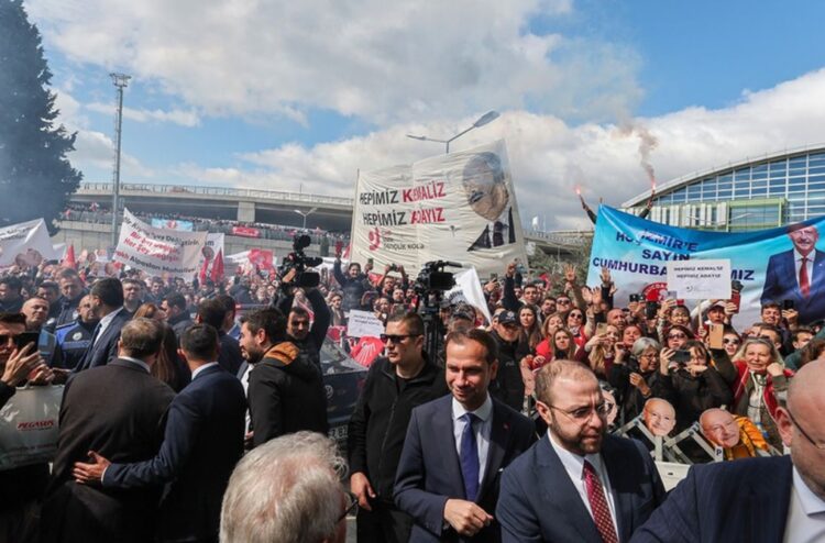İkinci Yüzyılın İktisat Kongresi için İzmir’e giden Kılıçdaroğlu’na yoğun ilgi
