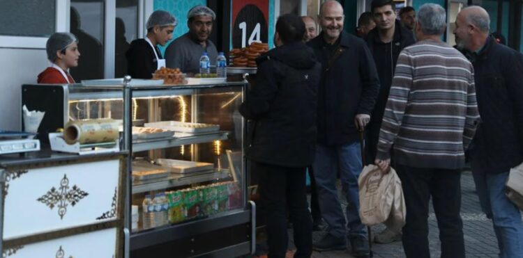 Süleyman Soylu, bastonla ortaya çıktı