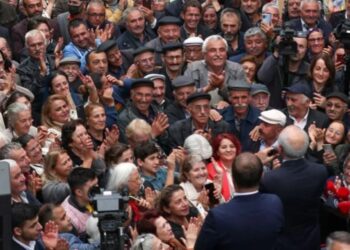 Kılıçdaroğlu’nu dinleyenlerin o fotoğrafı sosyal medyada gündem oldu