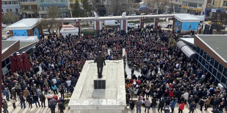 Tunceli’de miting gibi deprem paneli