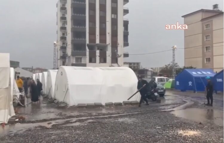Çadır kenti su bastı, depremzedeler isyan etti