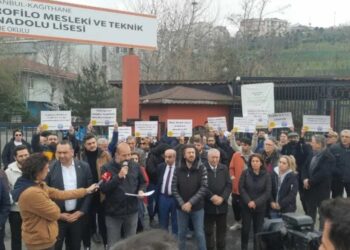 Kağıthane Belediyesi’ne lise protestosu: ‘Birilerinin iştahını kabartıyor’
