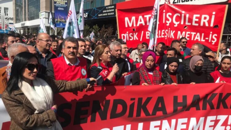 Satera işçileri Cengiz Holding’in önünde: ‘Sendika hakkımız engellenemez’