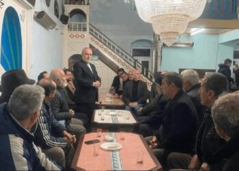 MHP’li belediye başkanı ve AKP aday adayı camide seçim çalışması yaptı