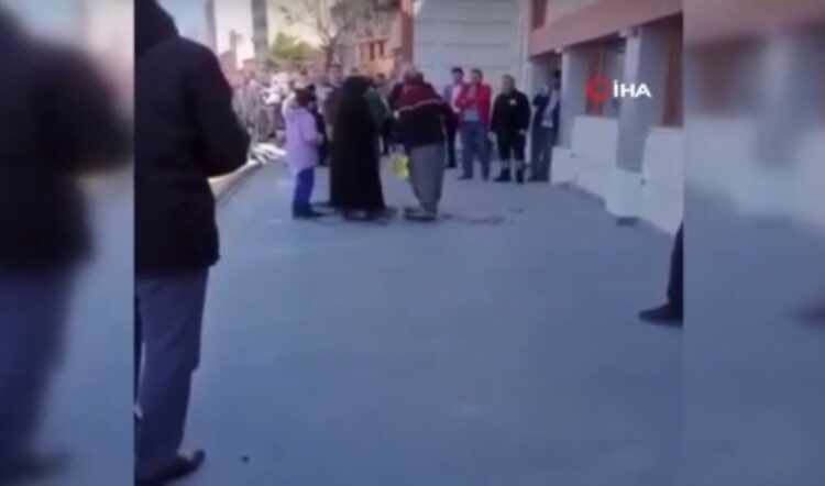 Kayseri’de belediye önünde kendini ateşe verdi