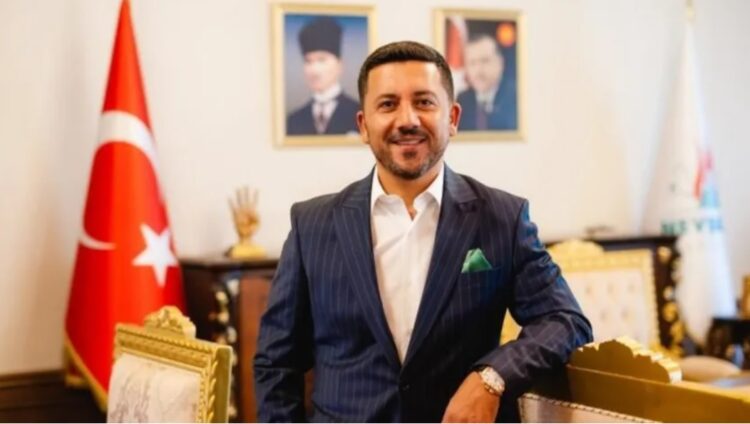 AK Parti’den istifa etti, İYİ Parti’ye katıldı