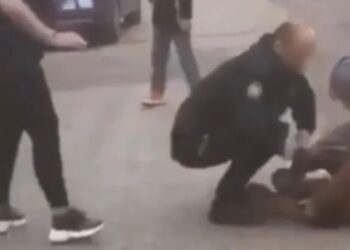 Polis eşliğinde çocuklarını görmeye giden kadın, katledildi