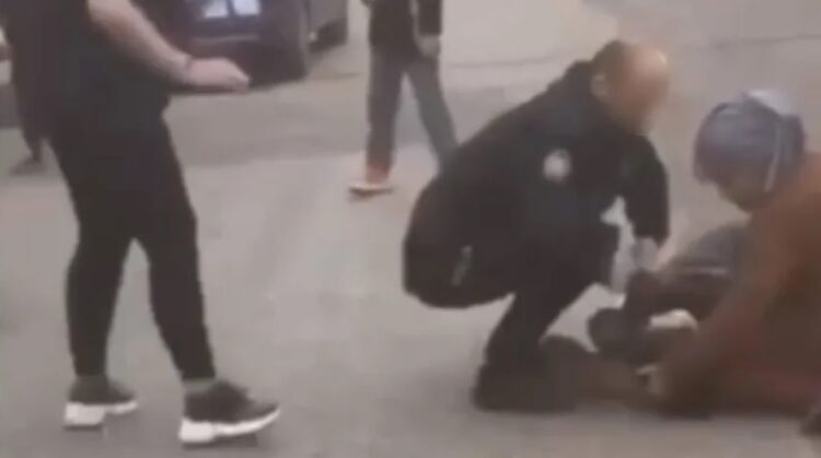 Polis eşliğinde çocuklarını görmeye giden kadın, katledildi