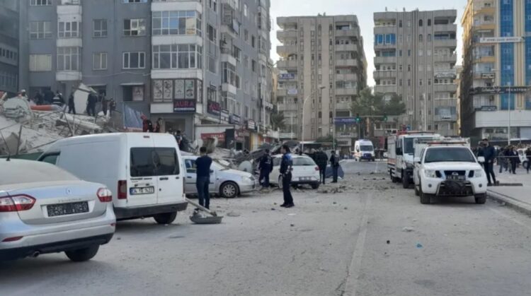 Şanlıurfa’da 7 katlı bina çöktü