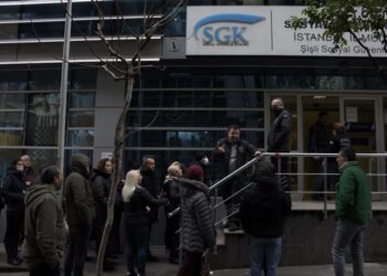 SGK önünde EYT kuyruğu… Esenyurt’ta tartışmaya polis müdahalesi