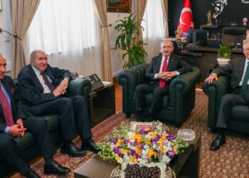 Kılıçdaroğlu, eski CHP genel başkanlarıyla görüştü