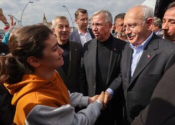 Kılıçdaroğlu deprem bölgesinde: Sizin acılarınız, bizim acılarımızdır