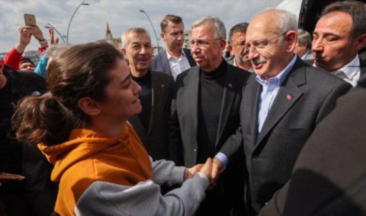 Kılıçdaroğlu deprem bölgesinde: Sizin acılarınız, bizim acılarımızdır