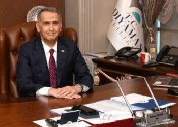 İstifa eden Adıyaman Valisi’nden ‘deprem’ şiiri