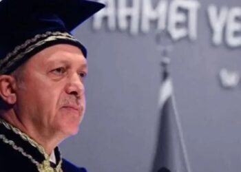 Erdoğan’ın diploma örneği tartışmalara neden oldu