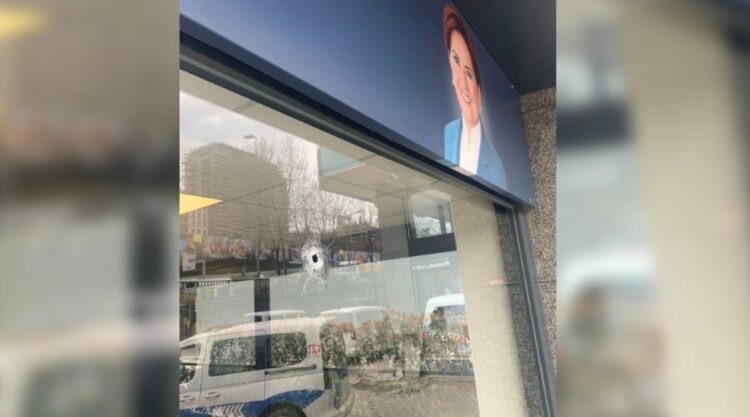 İYİ Parti binası kurşunlandı!