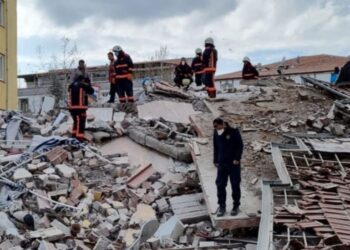 Malatya’da 5 katlı bina çöktü!