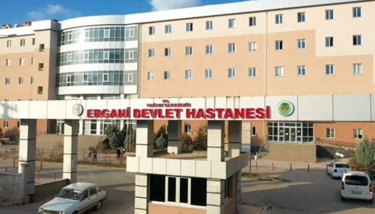 Hemşire, bandı çıkarırken bebeğin parmağını kesti