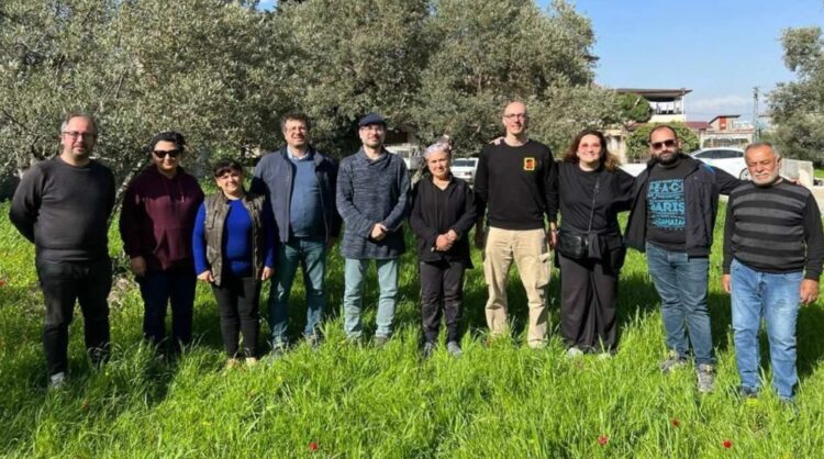 Mor ve Ötesi’nden, depremde binası yıkılan Alikev’e destek