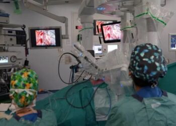 Robotik ameliyat ile akciğer nakli gerçekleştirildi