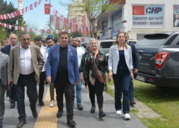 CHP’nin Diyarbakır adayları esnafı gezdi: ‘Kürt sorununu çözeceğiz’