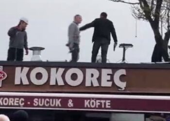 İBB’nin Üsküdar’da kaçak kafe yıkımında zabıtaya silah çekildi