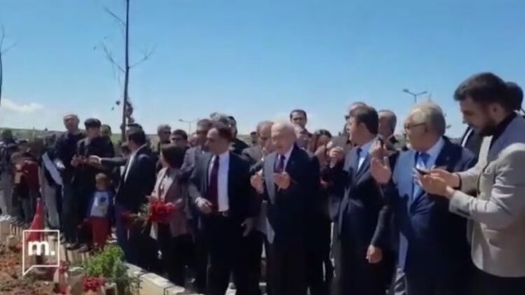Kılıçdaroğlu’na mezarlıkta sözlü saldırı