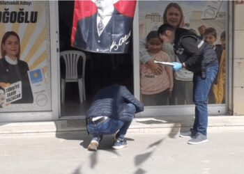 İYİ Parti’nin seçim bürosu önünde boş kovan bulundu