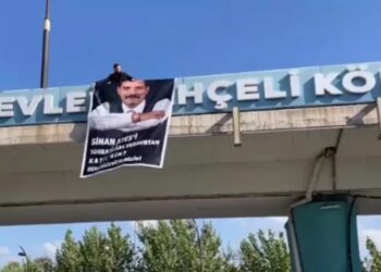 Devlet Bahçeli kavşağına ‘Sinan Ateş’ pankartı asıldı