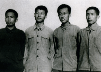 Xi Jinping, emekçilerle beraber çalışıyor