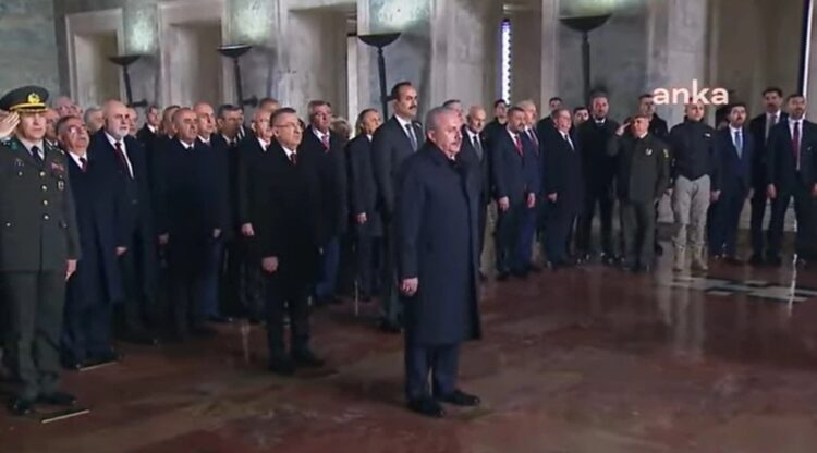 Devlet erkanı Anıtkabir’de Ata’nın huzuruna çıktı