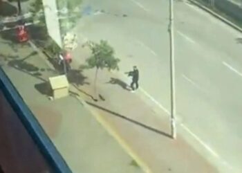 AKP ilçe binasına silahlı saldırı