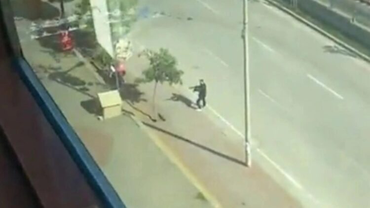 AKP ilçe binasına silahlı saldırı