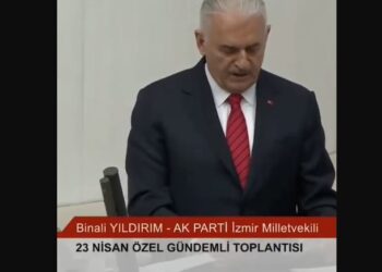 Binali Yıldırım İstiklal Marşı’nı kağıda bakarak yanlış okudu