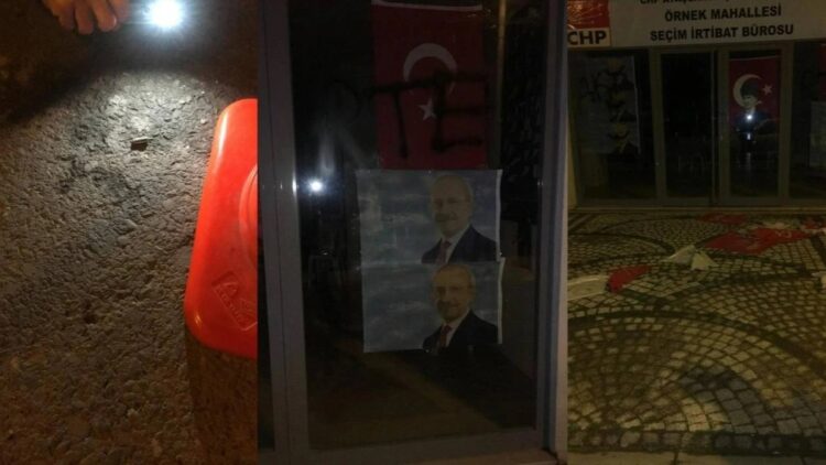 İstanbul’da CHP seçim bürosuna saldıran 6 kişi yakalandı