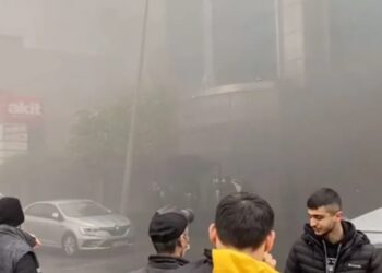 Akit gazetesinde yangın! Çalışanlar tahliye edildi!