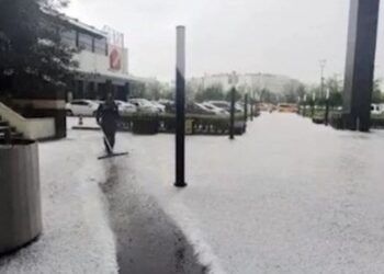 Diyarbakır beyaza büründü