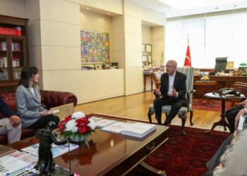Kılıçdaroğlu, katledilen dört kadının aileleri ile bir araya geldi