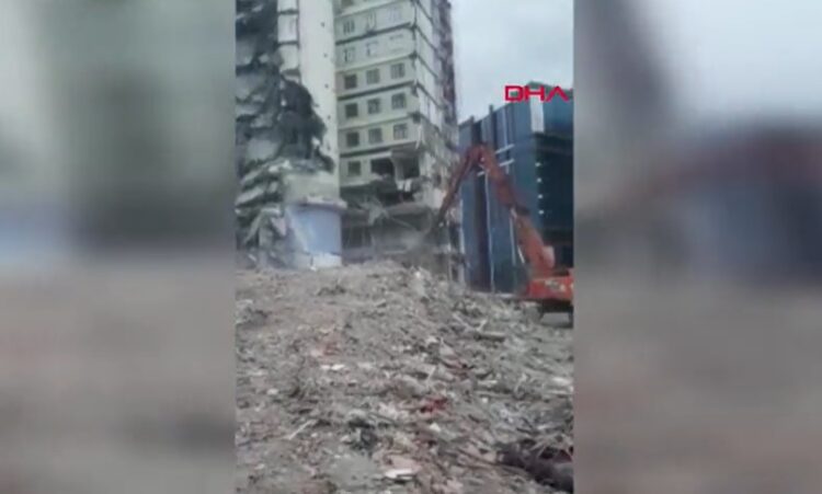 Galeria sitesinin müteahhidi yakalandı