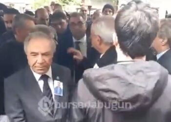 DSP lideri Aksakal’a cenazede protesto: ‘Üç koltuğa partiyi sattılar’