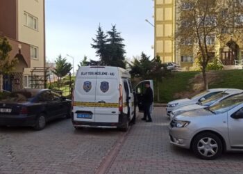 Emekli polis, eşi ile 2 çocuğunu vurdu