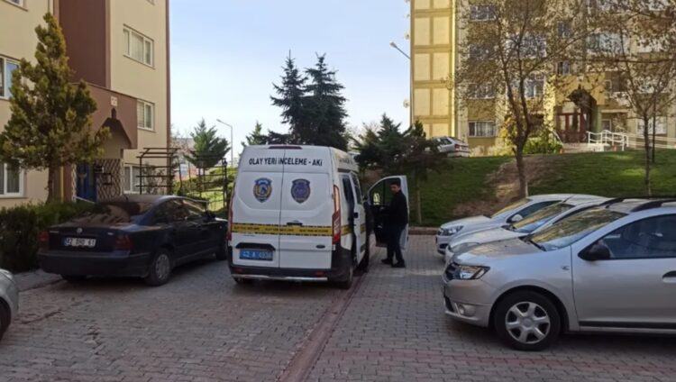 Emekli polis, eşi ile 2 çocuğunu vurdu