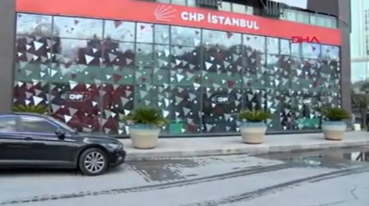 Silahlı saldırıya uğrayan CHP İstanbul İl Başkanlığı’ndan ilk görüntüler