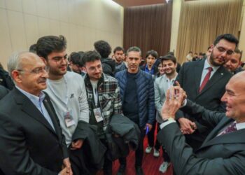 Kılıçdaroğlu, gençlerle buluştu: ‘Değişim senin elinde’