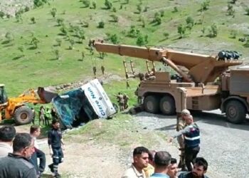 Şırnak’ta askerleri taşıyan otobüs devrildi: 2 şehit, 45 yaralı