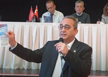 Bülent Tezcan: Yurt dışında yaşayan kardeşlerimiz siyasi öksüz olmaktan kurtulacak