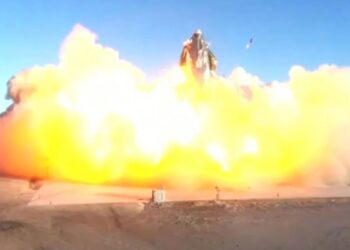 Dünyanın en büyük roketi fırlatıldıktan sonra patladı