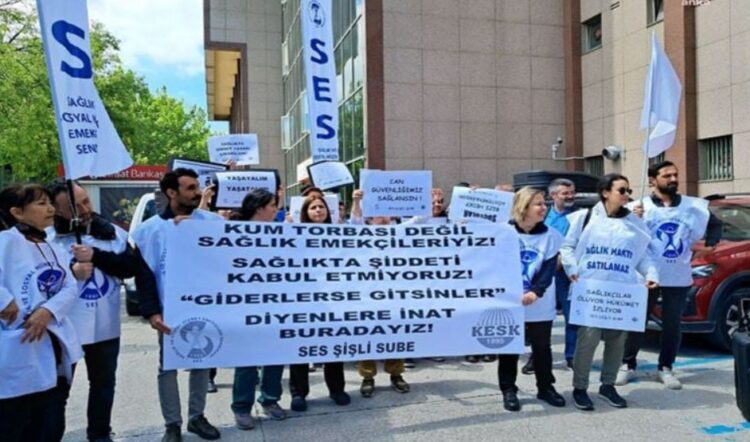 Sağlıkçılardan ‘doktorları dövüyoruz’ sözlerine protesto