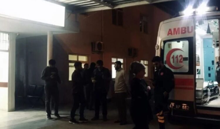 Seçim görevlilerini taşıyan minibüs devrildi