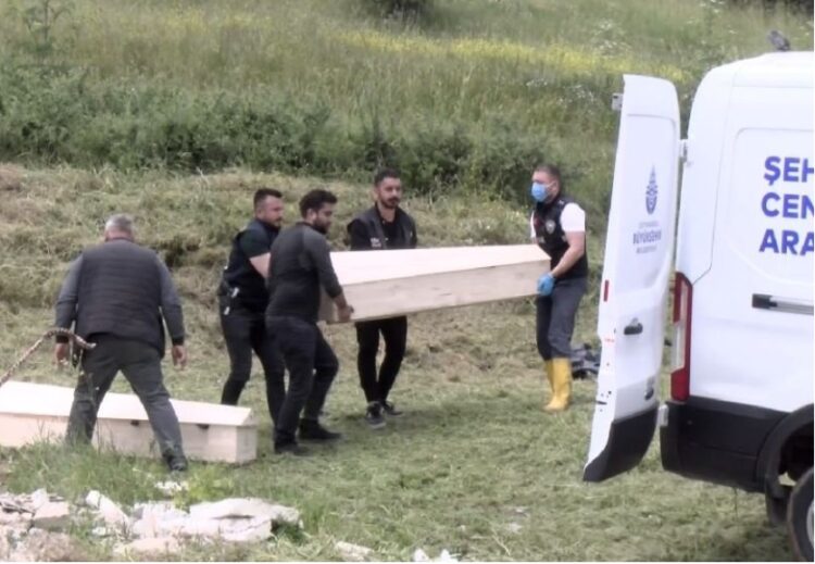 İstanbul’da tarlada 3 ceset bulundu
